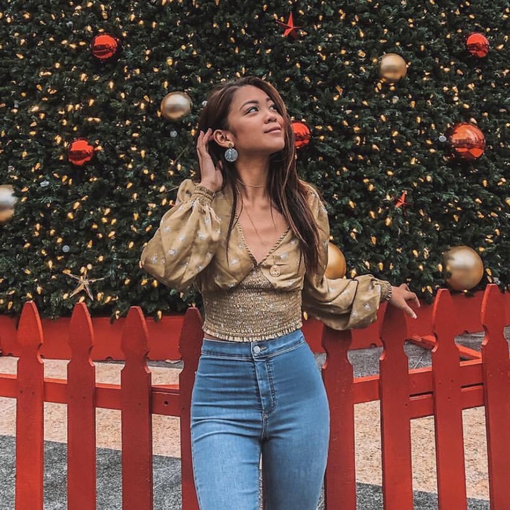 🔥UO GREEN V NECK SATIN TOP🔥